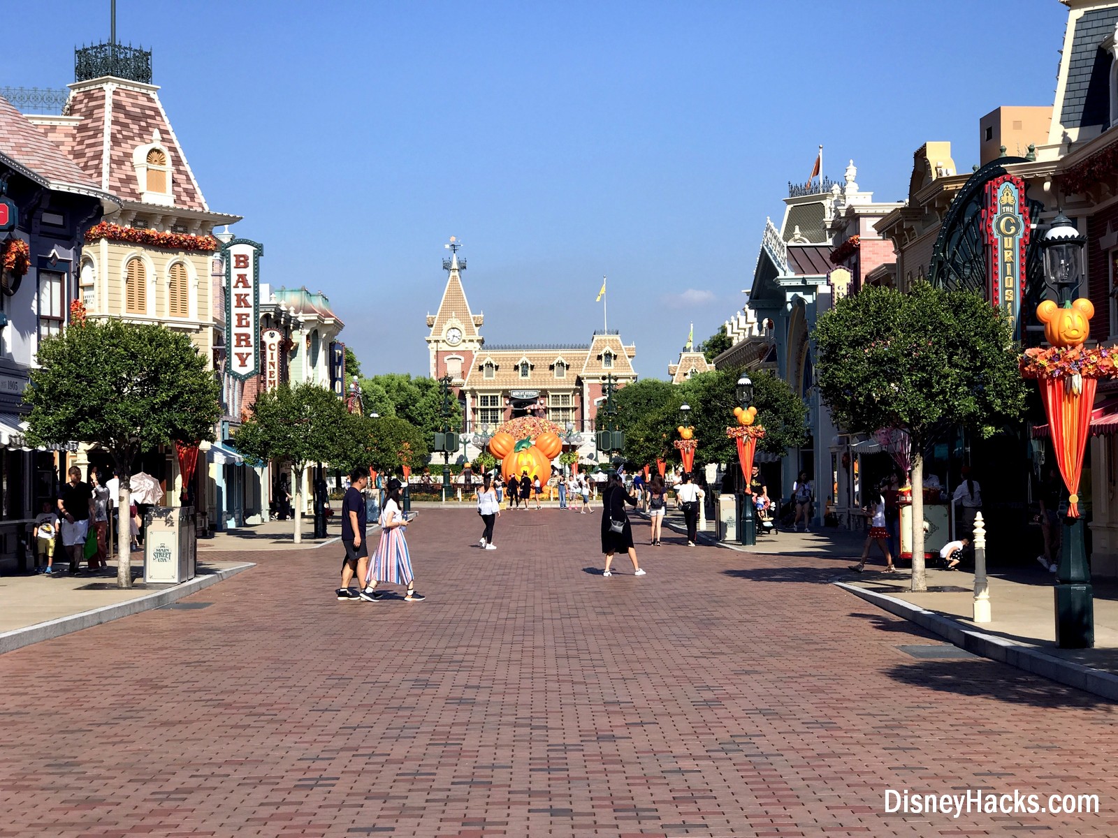 Hong Kong Disneyland Reasons to Visit