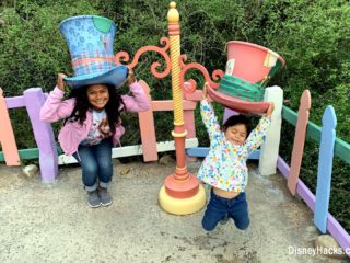 Shanghai Disneyland Ellie Jasmine mad hatter Alice